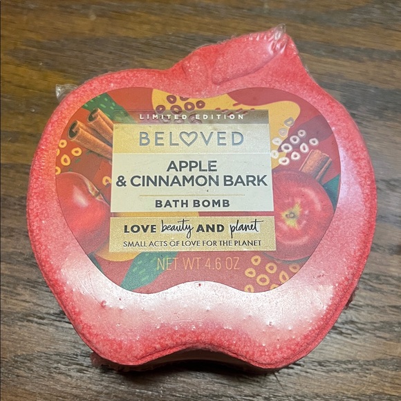 Apple & Cinnamon Bark Bath Bomb - Red - set of 2 - Picture 3 of 3